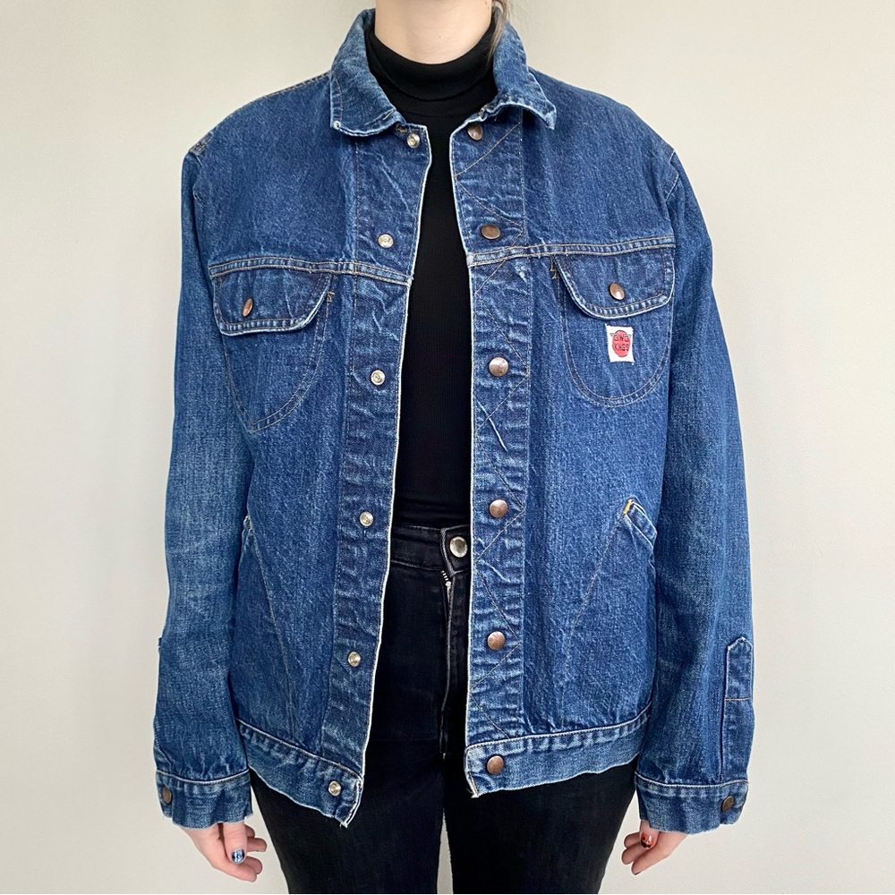 Vintage GWG dark-wash denim jacket. 💙